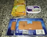 Foto del paso 1 de la receta: Tortitas de Maíz o trigo con queso de untar y salmón ahumado a tu gusto