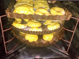 Facturas medialunas y bollitos rellenos de chocolate