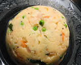 A picture of step 2 of Rava upma.