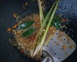 Foto langkah ke 3 dari resep Ayam Suwir Pedas Manis.