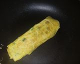 Foto langkah ke 2 dari resep Telur dadar gulung sosis.