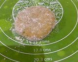 A picture of step 3 of Lauki thepla.