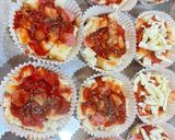 Foto langkah ke 2 dari resep Mini Pizza PiRoTa (Pinggiran Roti Tawar) (7).