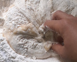 Foto del paso 2 de la receta: Pan con nueces y pasas de uva🍞