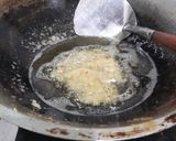 Foto langkah ke 6 dari resep Ayam Goreng Kremes Mbok Berek.