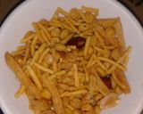 A picture of step 3 of Timatar k pakory (bhujay).