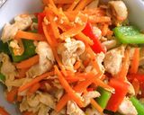 Foto langkah ke 4 dari resep Tumis Ayam Putih Wortel Paprika.