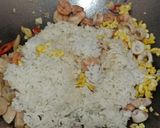 Foto langkah ke 3 dari resep Nasi Goreng Seafood.
