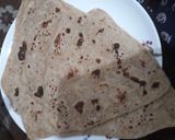 A picture of step 6 of Teen koni garlic roti.