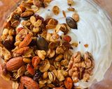 Une image de l'étape 1 de 💚 Granola avec skyr, fraises et myrtilles (plat végétarien).
