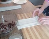 Foto del paso 3 de la receta: Rollitos filipinos de bacalao y morcilla