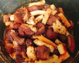 Hình bước làm 3 của món Thịt Kho Dừa