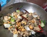 A picture of step 3 of Chicken with Cashew Nuts.