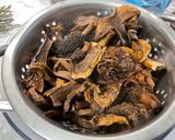 Une image de l'étape 2 de Chapon fermier aux herbes aromatiques farci cèpes et morilles.