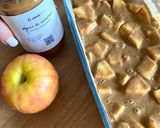 Une image de l'étape 6 de Cake aux pommes à la cannelle et à la purée de noisettes Omie, sans œufs et sans lactose.