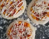 Foto langkah ke 4 dari resep Simple Pizza Home Made.