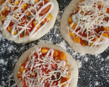 Foto langkah ke 4 dari resep Simple Pizza Home Made.