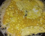 Gambar langkah 2 resipi Telur masak lemak bersama belimbing buluh.