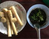 รูปขั้นตอนการทำที่ 3 ของ น้ำพริกน้ำปู๋ กับหน่อไม้ต้ม