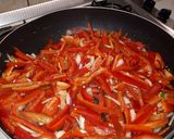 Foto del passaggio 1 della ricetta Straccetti di pollo ai peperoni e mollica