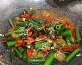 Foto langkah ke 6 dari resep Tumis Asam Cumi Jagung Muda.