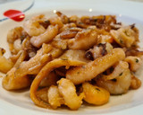 Foto del paso 4 de la receta: Tiras de chipirones con gambas al ajillo