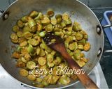 A picture of step 3 of Ivy Gourd Stir Fry.