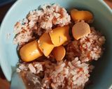 รูปขั้นตอนการทำที่ 1 ของ ข้าว(กล้อง)ผัดไข่ไส้กรอก [สูตรไมโครเวฟ]
