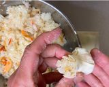 A picture of step 4 of Crab Rice Dumpling.
