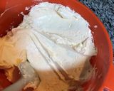 صورة لخطوة 7 من وصفة تورتة جنواز الشوكولاتة بكريمة الزبدة 🎂