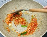Foto langkah ke 3 dari resep Tumis kikil cabe hijau.