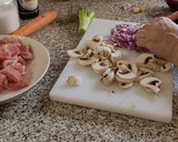 Foto del paso 2 de la receta: Estofado sencillo de cerdo con champiñones