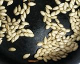 Foto del paso 3 de la receta: Semillas tostadas de calabaza (versión muy rápida y práctica)
