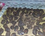 صورة لخطوة 7 من وصفة اللوز مكرمل ومغلف بالشوكولاتة وبودرة الكاكاو
