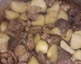 Foto del paso 2 de la receta: Carne con papas en salsa