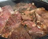 Foto del paso 4 de la receta: Bondiola de Cerdo marinada, con cebolla a la naranja