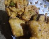 A picture of step 3 of Onion Chilli Pakoda.