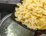 Фото кроку 1 до Італійська паста на вершковому соусі з трьома сирами 🇮🇹.