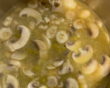 Foto del paso 1 de la receta: Crema de guisantes y champiñón