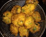 A picture of step 3 of Moong dal fritters.