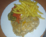 Foto del paso 6 de la receta: Cinta de lomo en escabeche con pimiento asado y papas fritas