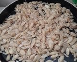 Foto langkah ke 5 dari resep Kacang kenari panggang wajan simple.