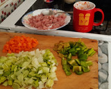 Foto del paso 1 de la receta: Tortillas integrales de trigo con lomo de cerdo y verduras