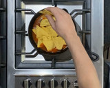 Foto del paso 3 de la receta: Chilaquiles rojos con huevo para mamá