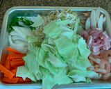 A picture of step 1 of Champon (the Noodle in Nagasaki).
