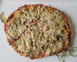 Foto del paso 8 de la receta: Pizza de pisto con atún y queso