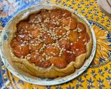 Une image de l'étape 7 de Tarte renversée aux abricots et pignons de pin.