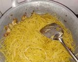 Foto langkah ke 6 dari resep Oseng so'un with bakso dan udang.