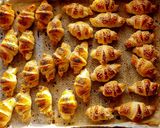 Foto del passaggio 3 della ricetta Cornetti di sfoglia al salmone