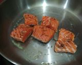 Foto langkah ke 2 dari resep Blackpaper Salmon Sauce.